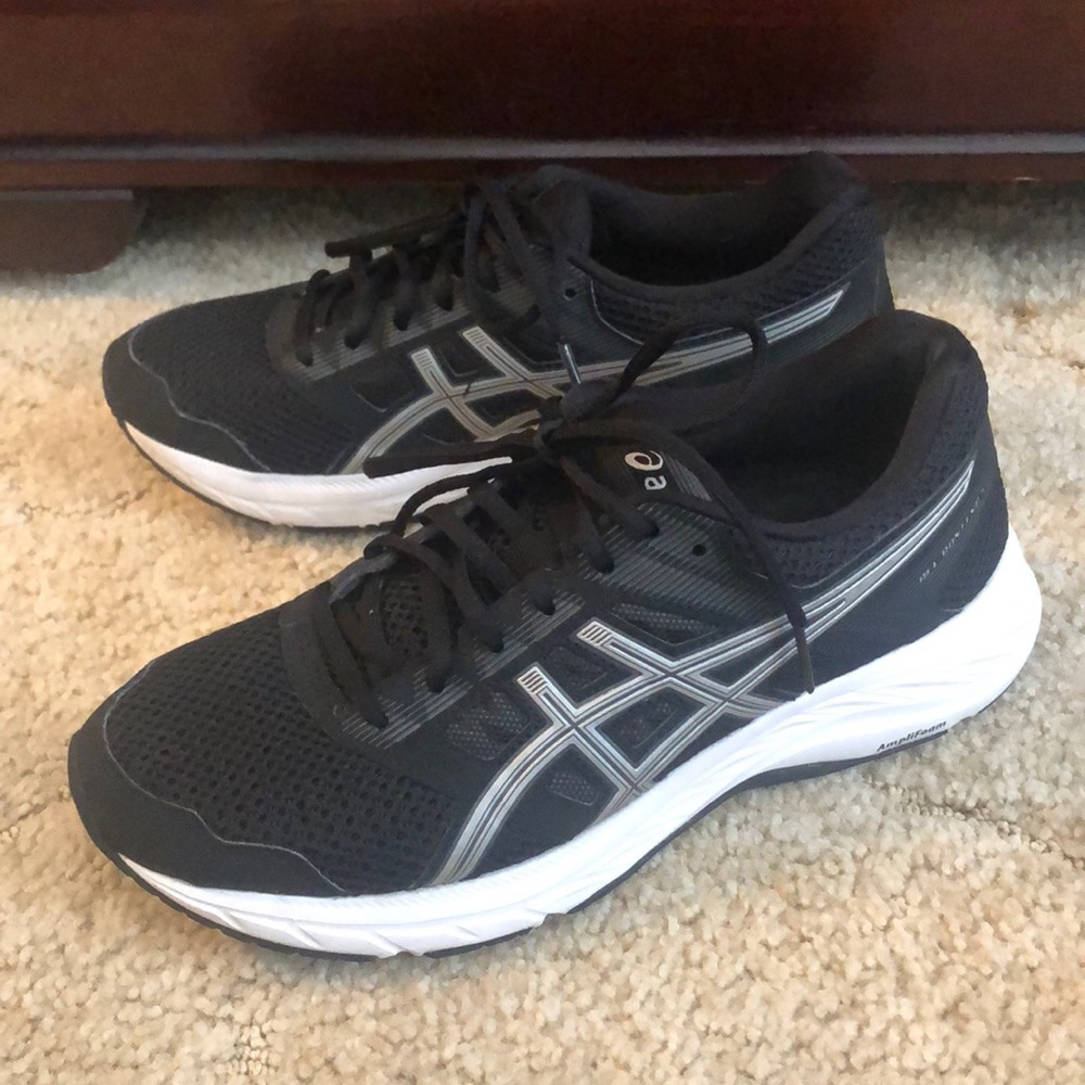Women’s ASICS size 8.5